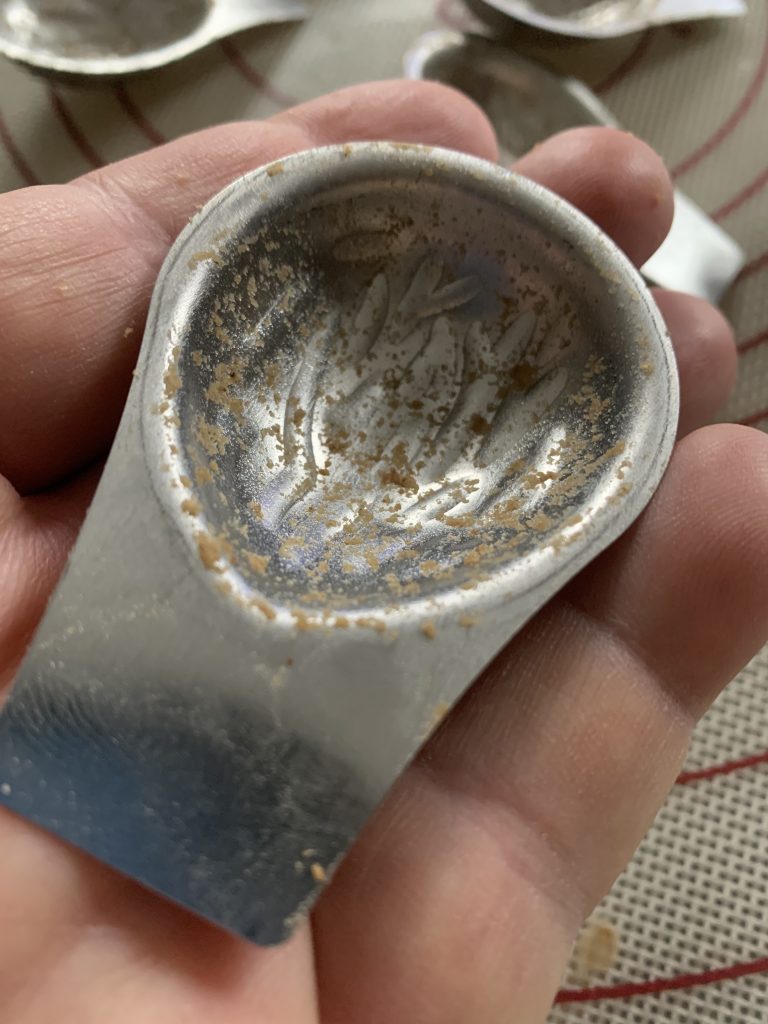 This image has an empty alt attribute; its file name is Molds-to-reuse-pre-buttered-768x1024.jpg